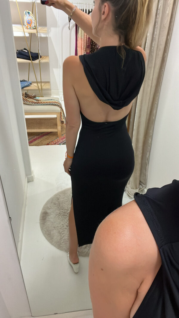 vestido capucha negro